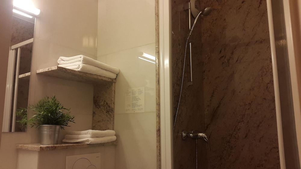 Hotel Le Collier Антиб Экстерьер фото